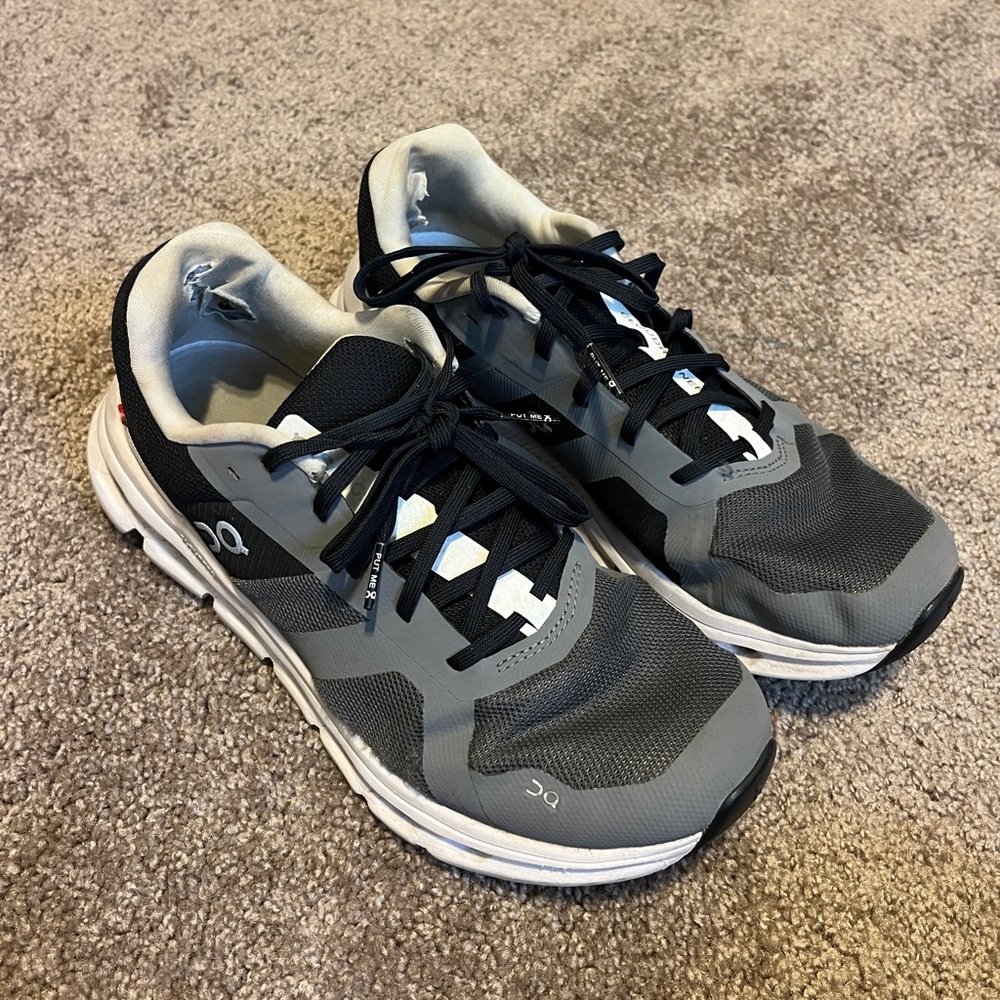 On Cloud Runners Women’s Size 9